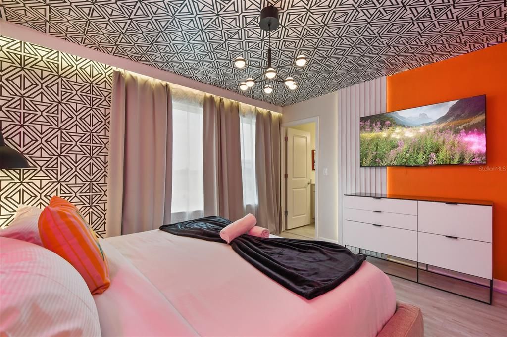 For Sale: $1,110,000 (8 beds, 6 baths, 4026 Square Feet)