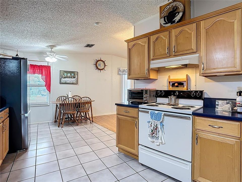 Active With Contract: $199,750 (2 beds, 2 baths, 1242 Square Feet)