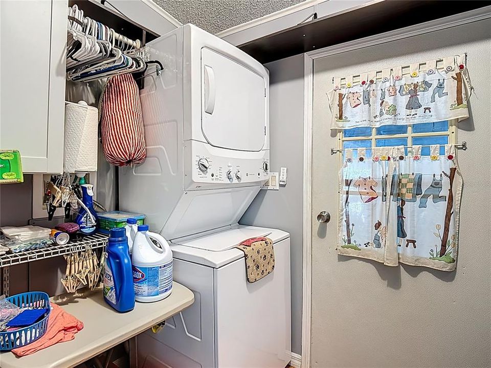 Active With Contract: $199,750 (2 beds, 2 baths, 1242 Square Feet)