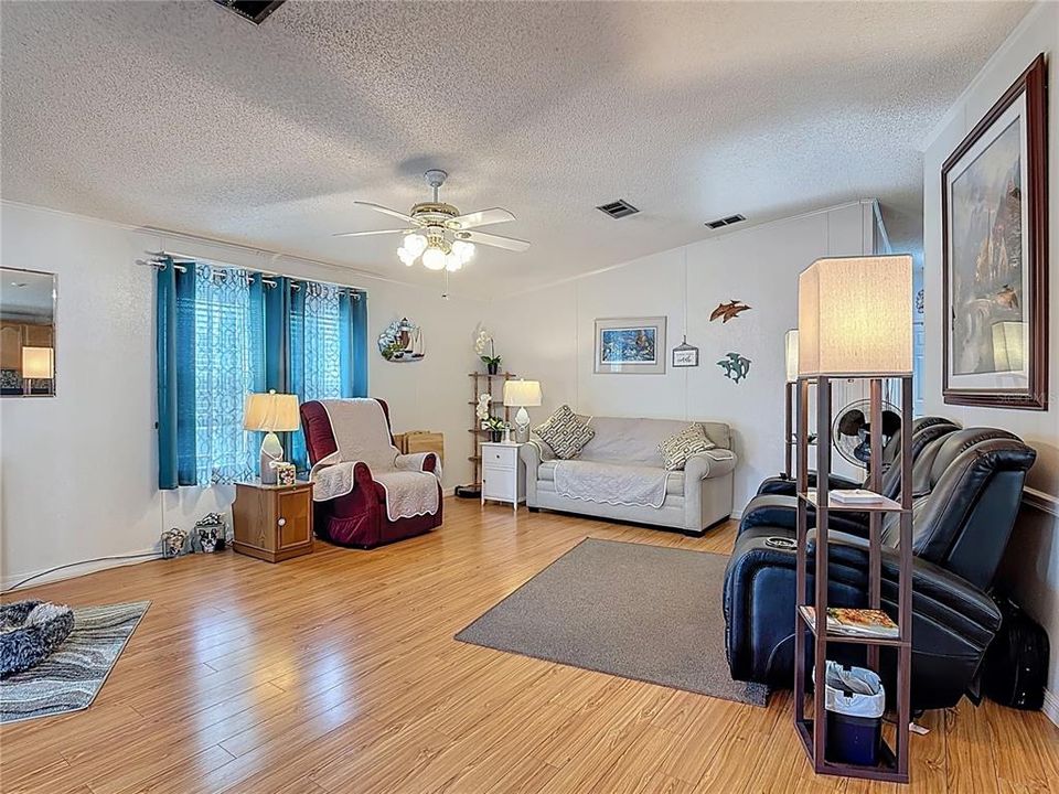 Active With Contract: $199,750 (2 beds, 2 baths, 1242 Square Feet)