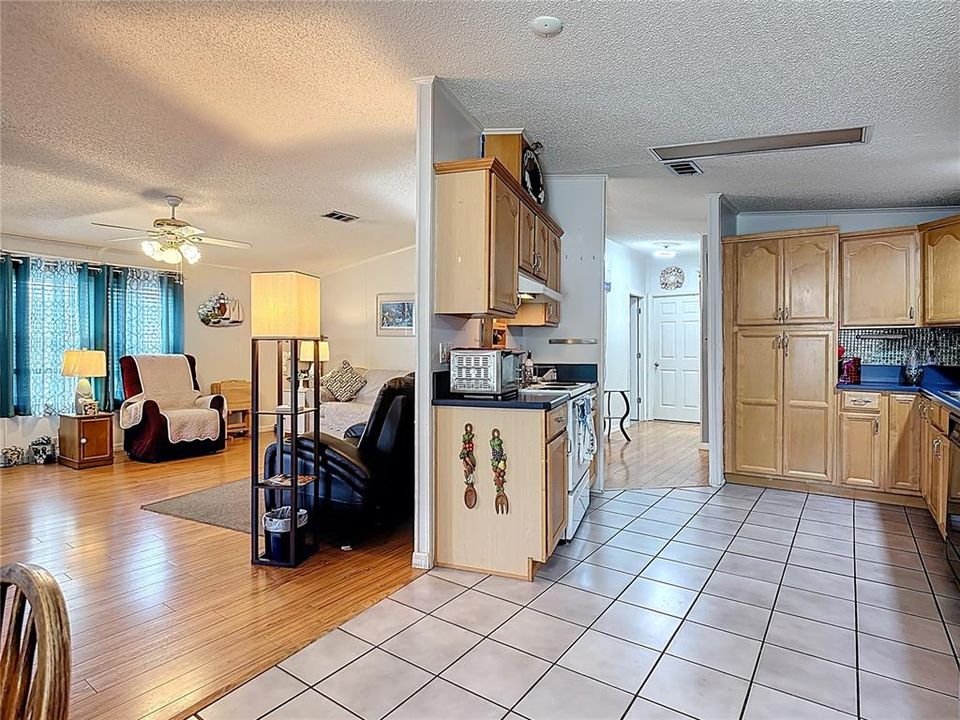 Active With Contract: $199,750 (2 beds, 2 baths, 1242 Square Feet)