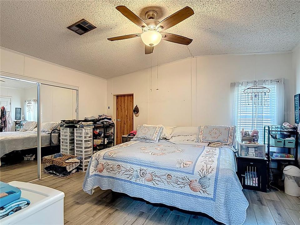 Active With Contract: $199,750 (2 beds, 2 baths, 1242 Square Feet)
