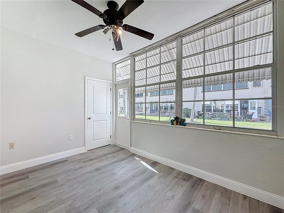 Active With Contract: $130,000 (1 beds, 1 baths, 815 Square Feet)