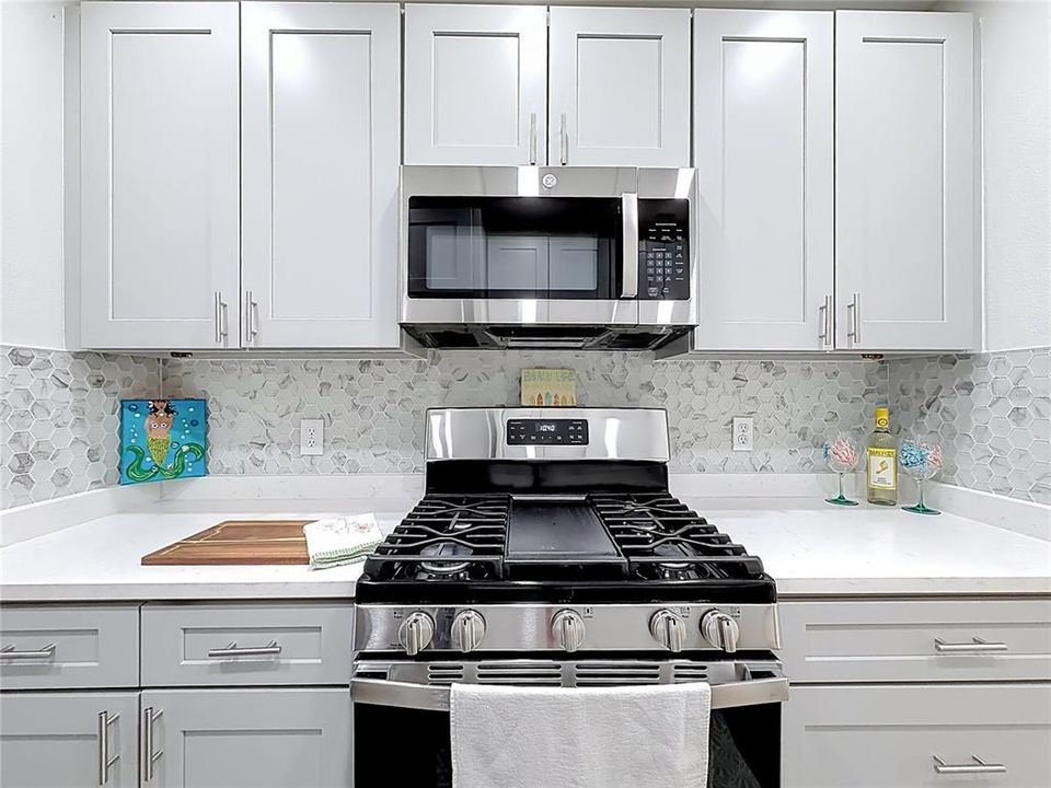 Active With Contract: $130,000 (1 beds, 1 baths, 815 Square Feet)