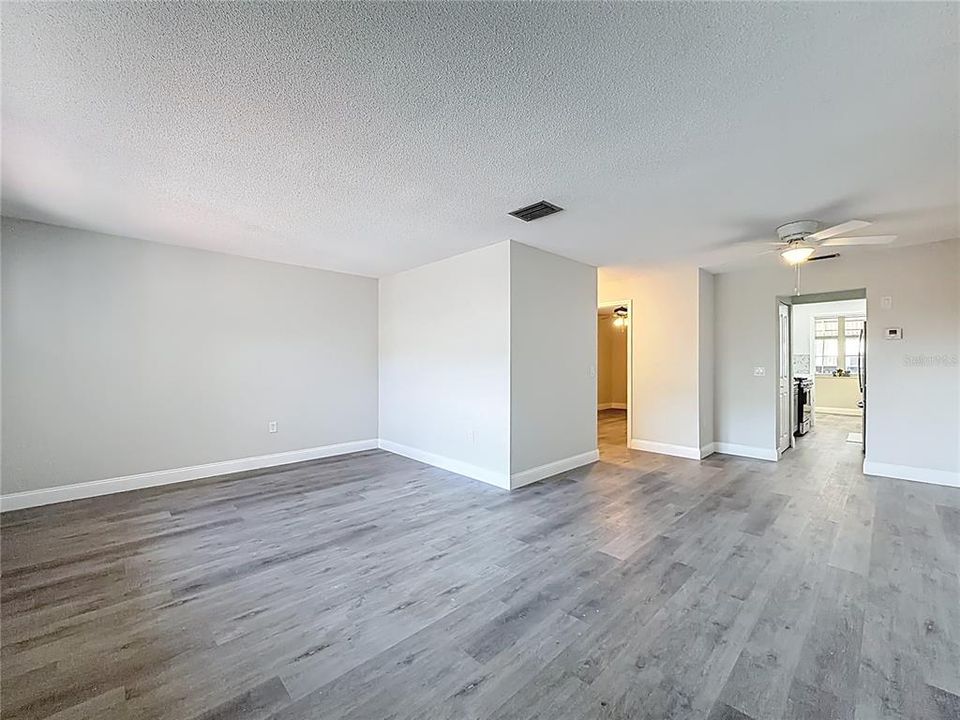 Active With Contract: $130,000 (1 beds, 1 baths, 815 Square Feet)