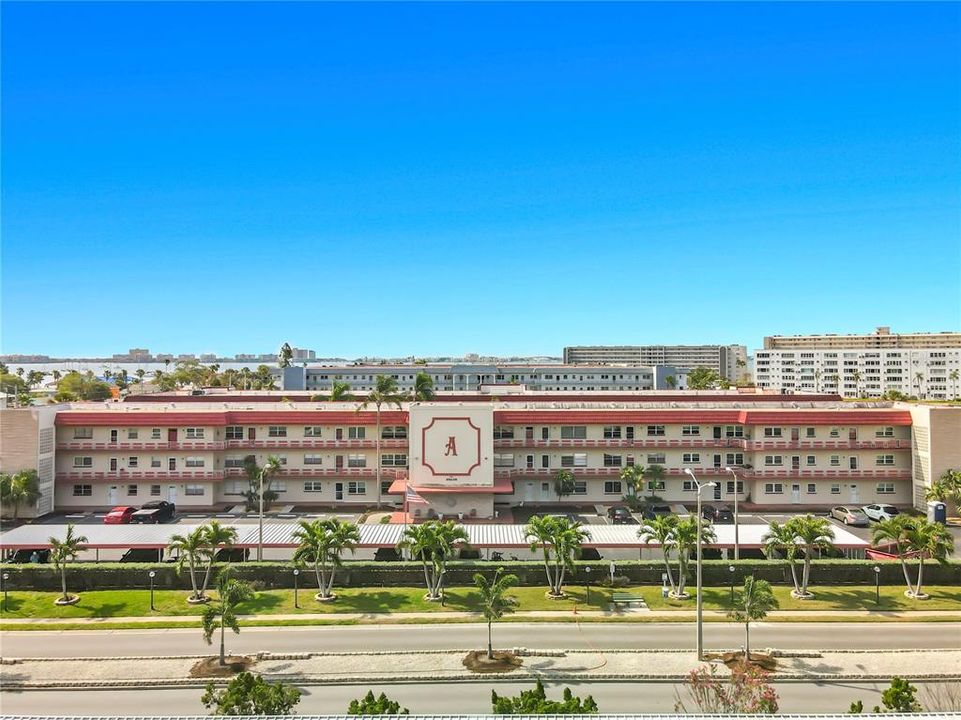 Active With Contract: $130,000 (1 beds, 1 baths, 815 Square Feet)