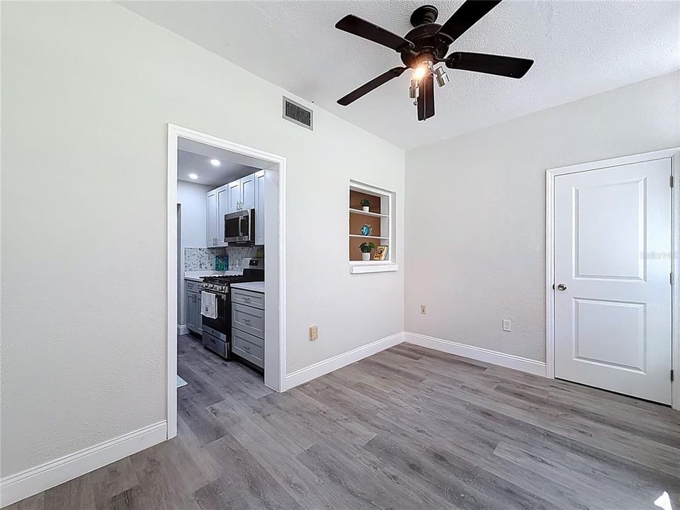 Active With Contract: $130,000 (1 beds, 1 baths, 815 Square Feet)