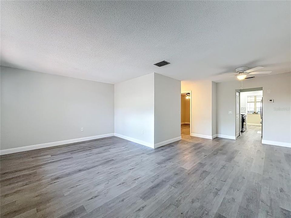 Active With Contract: $130,000 (1 beds, 1 baths, 815 Square Feet)