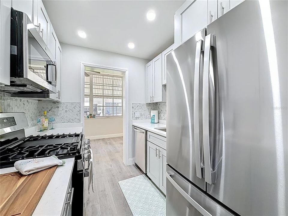 Active With Contract: $130,000 (1 beds, 1 baths, 815 Square Feet)