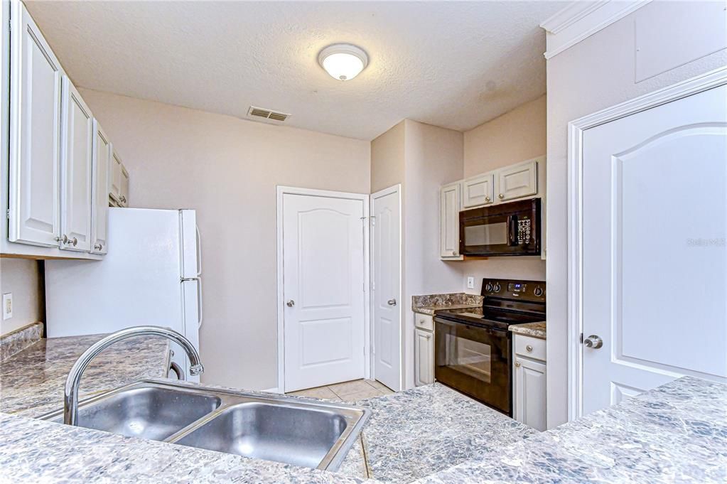 For Rent: $1,590 (2 beds, 2 baths, 1110 Square Feet)