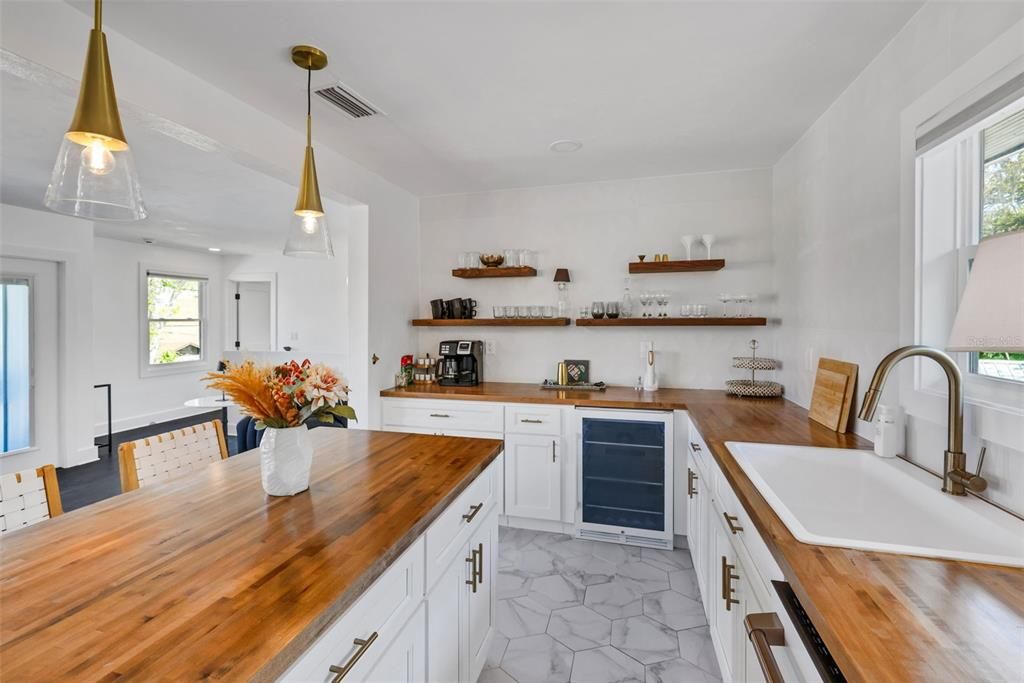 For Sale: $1,199,900 (3 beds, 3 baths, 2565 Square Feet)