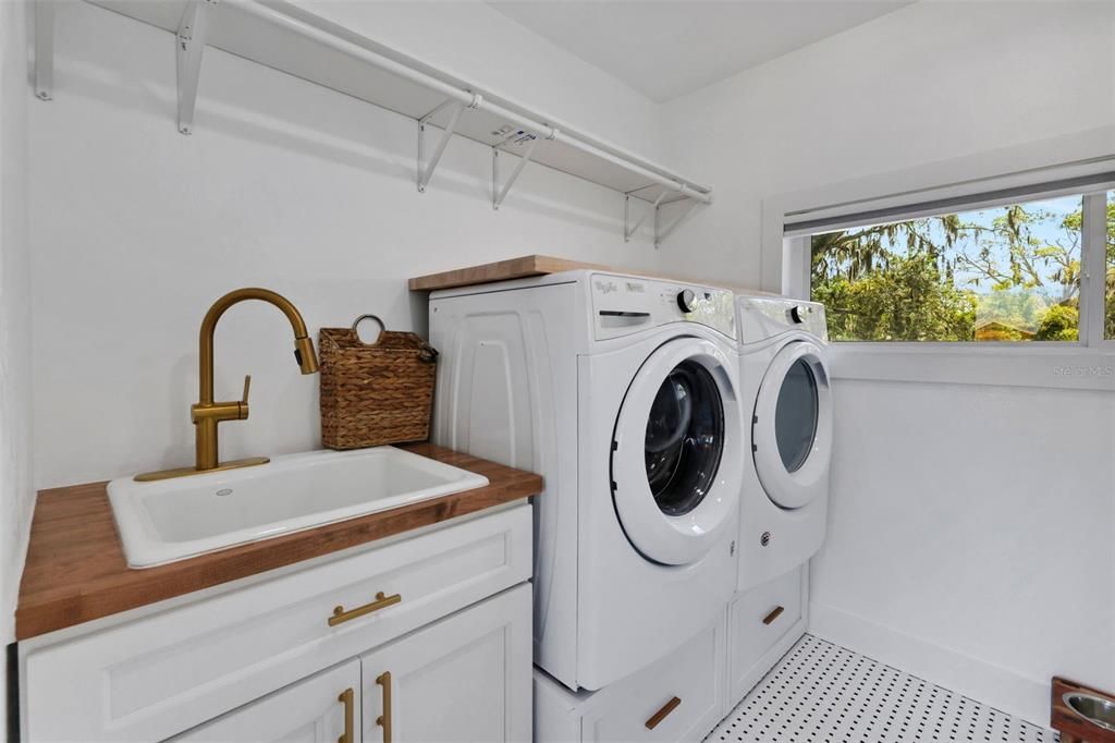 For Sale: $1,199,900 (3 beds, 3 baths, 2565 Square Feet)
