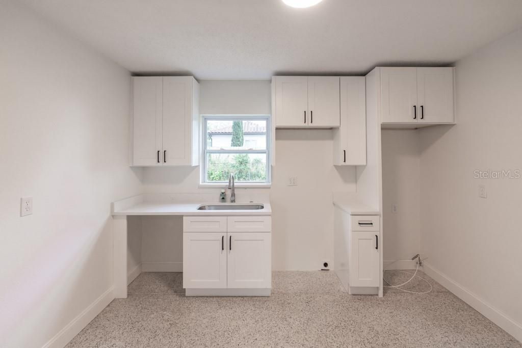 Active With Contract: $675,000 (4 beds, 0 baths, 1604 Square Feet)