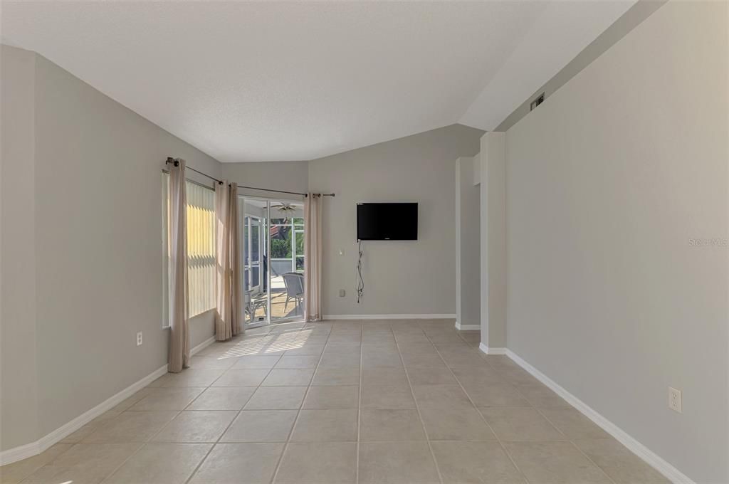 Activo con contrato: $299,000 (2 camas, 2 baños, 1100 Pies cuadrados)