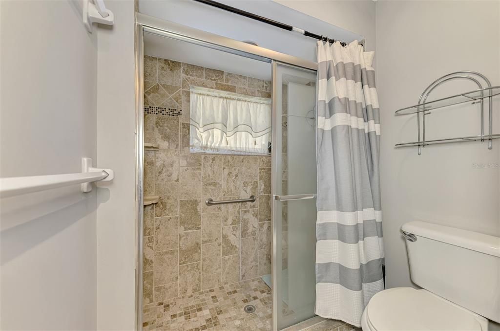 Activo con contrato: $299,000 (2 camas, 2 baños, 1100 Pies cuadrados)