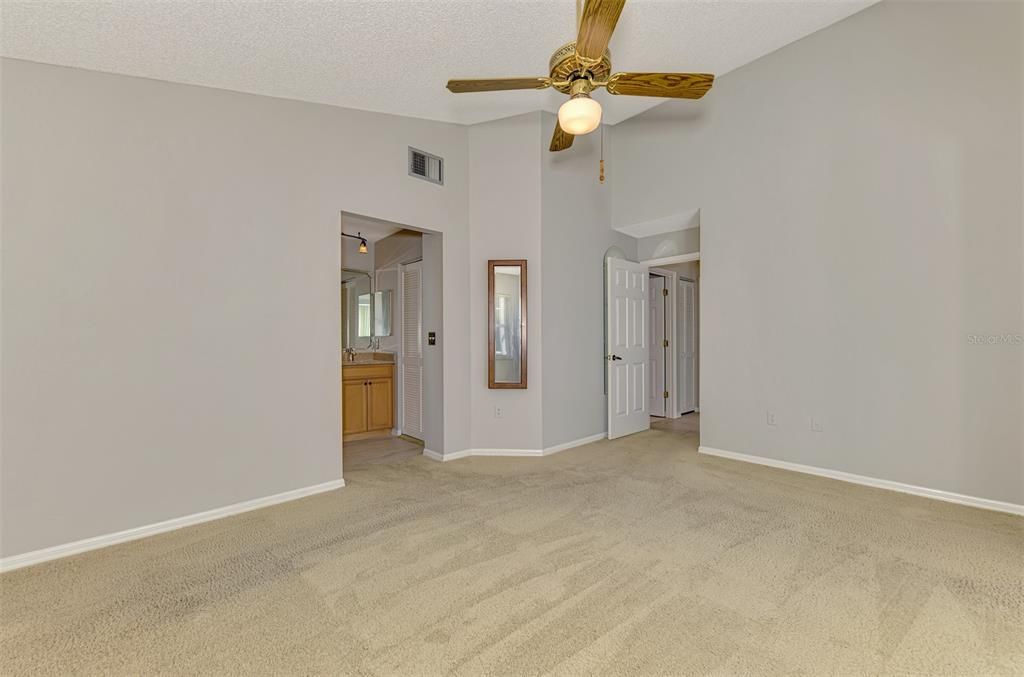 Activo con contrato: $299,000 (2 camas, 2 baños, 1100 Pies cuadrados)