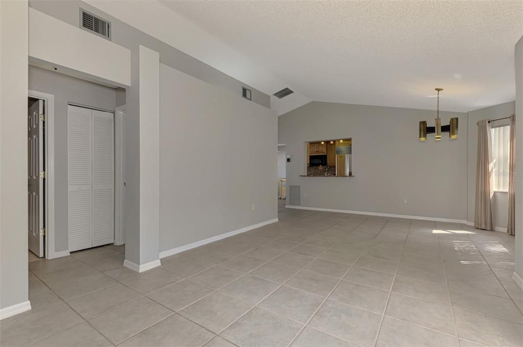 Activo con contrato: $299,000 (2 camas, 2 baños, 1100 Pies cuadrados)