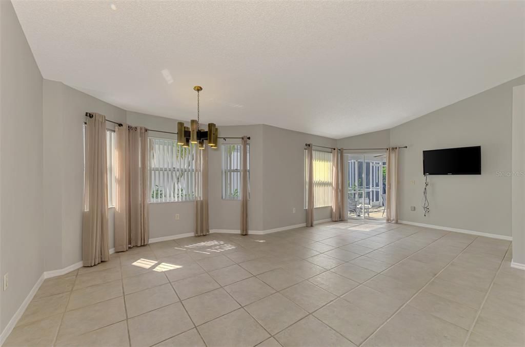Activo con contrato: $299,000 (2 camas, 2 baños, 1100 Pies cuadrados)