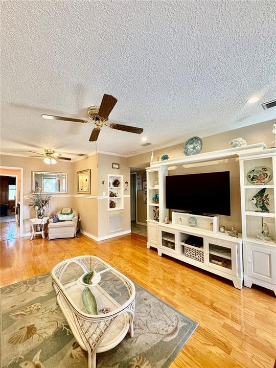 For Rent: $1,550 (2 beds, 1 baths, 1010 Square Feet)