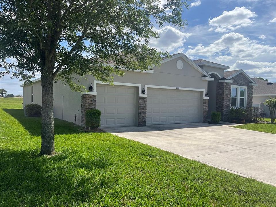 出租: $2,200 (4 贝兹, 3 浴室, 2344 平方英尺)