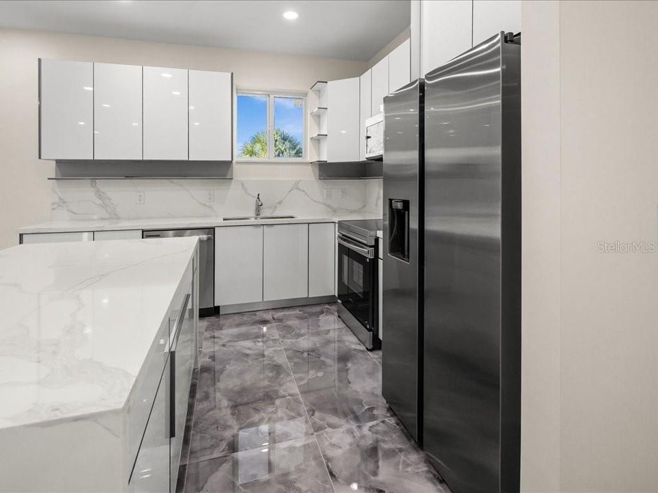 В аренду: $2,850 (5 спален, 3 ванн, 2467 Квадратных фут)