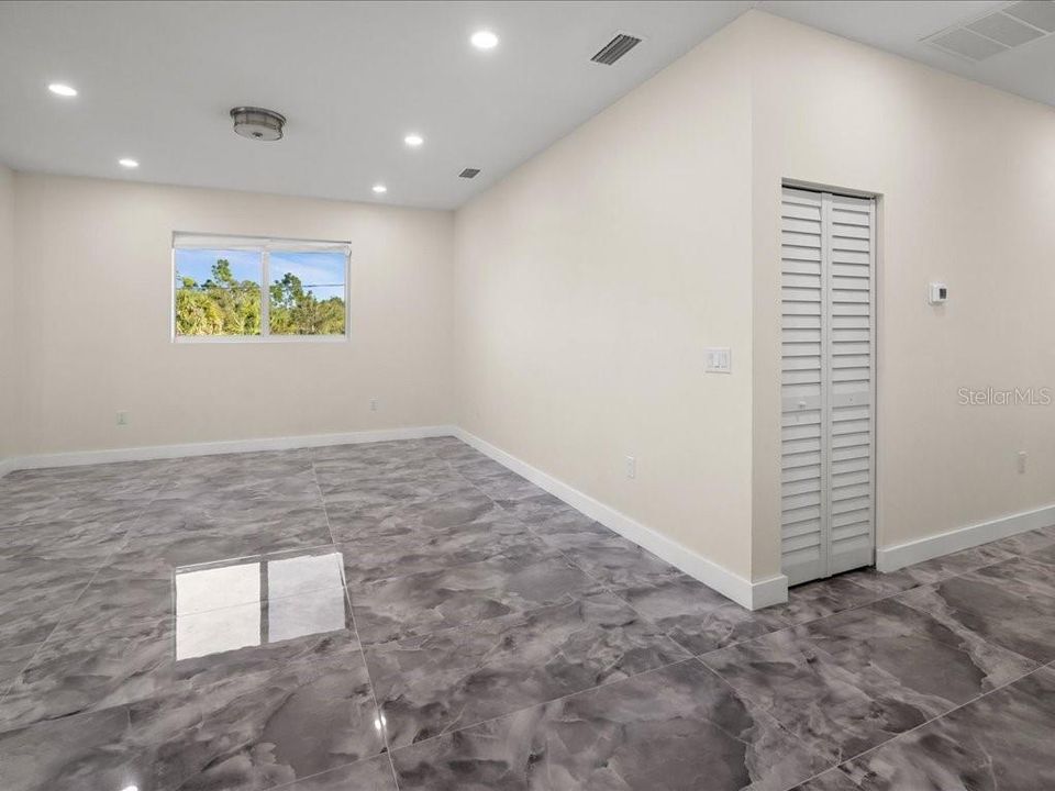 В аренду: $2,850 (5 спален, 3 ванн, 2467 Квадратных фут)