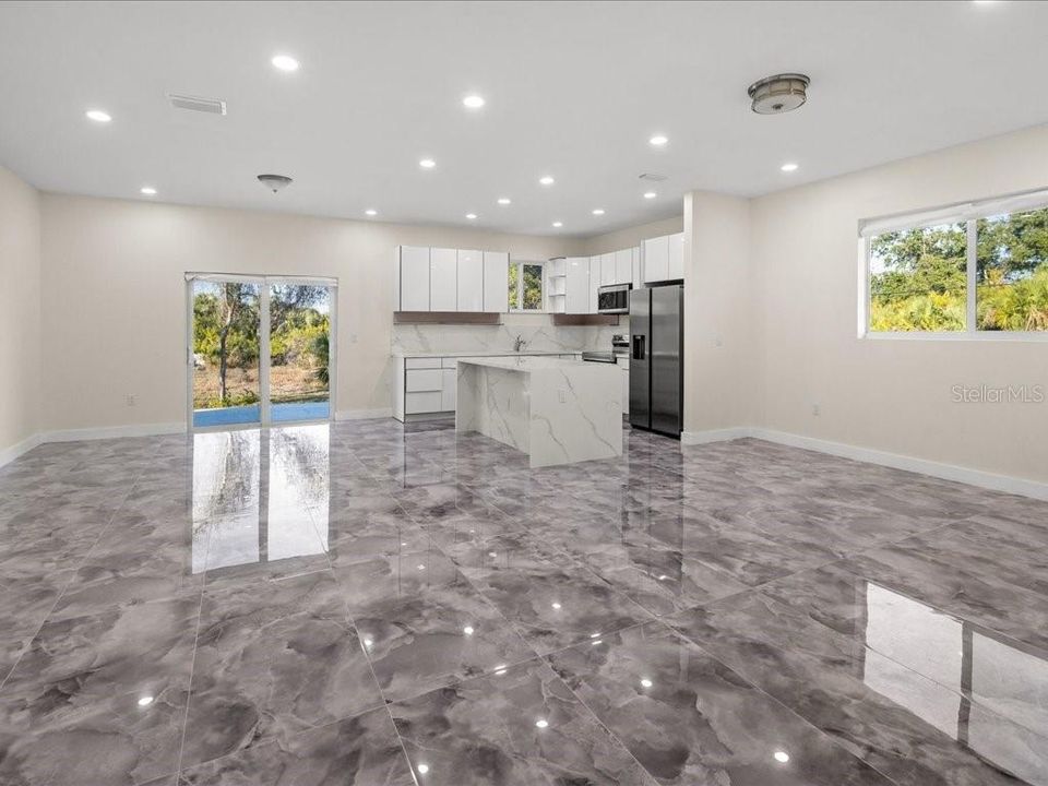 В аренду: $2,850 (5 спален, 3 ванн, 2467 Квадратных фут)