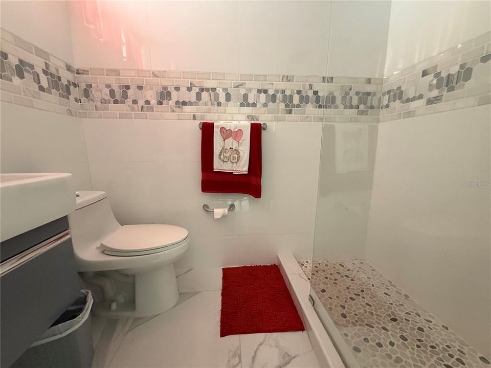 For Sale: $275,000 (1 beds, 1 baths, 409 Square Feet)