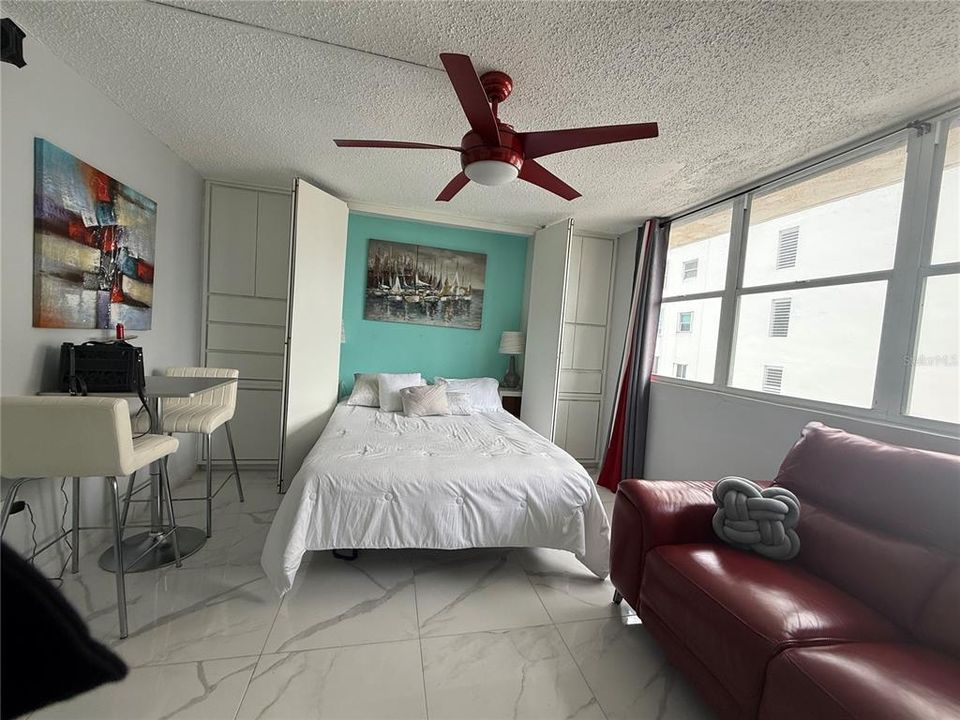 For Sale: $275,000 (1 beds, 1 baths, 409 Square Feet)