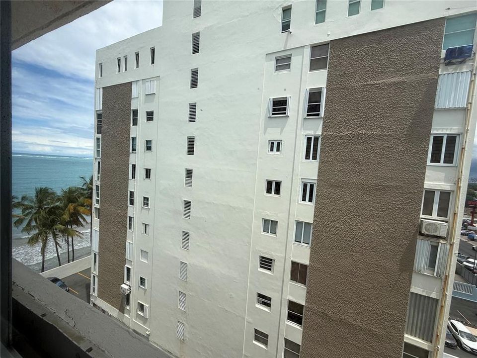For Sale: $275,000 (1 beds, 1 baths, 409 Square Feet)