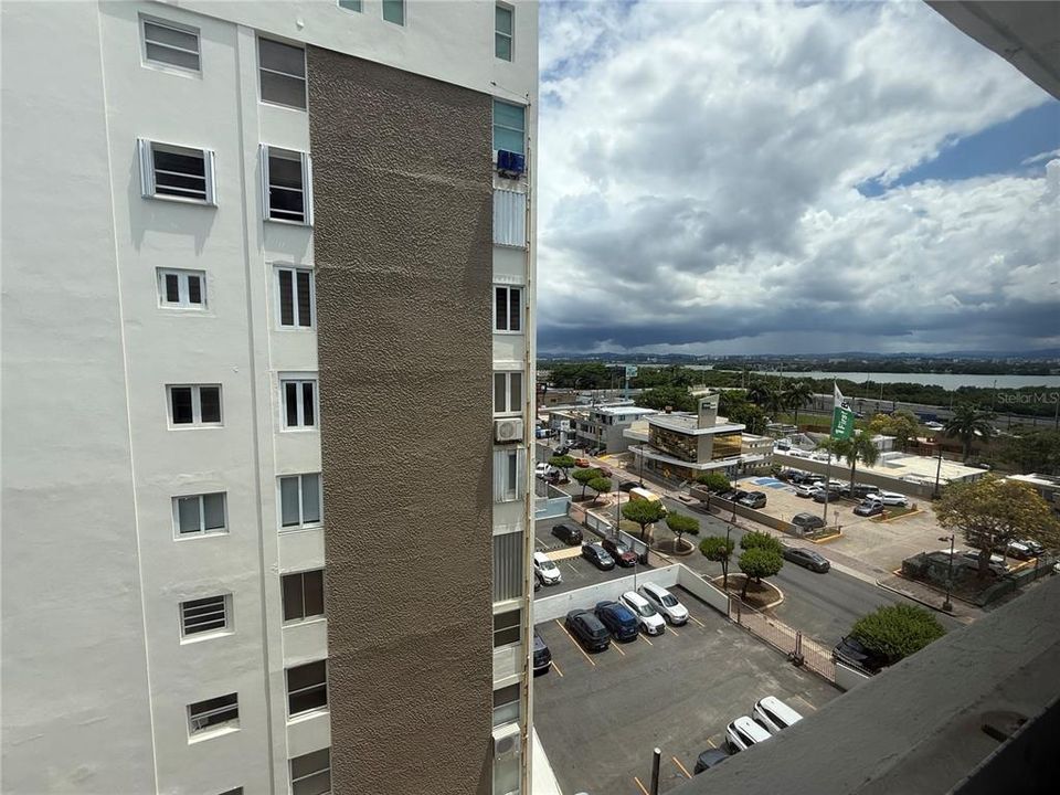 For Sale: $275,000 (1 beds, 1 baths, 409 Square Feet)