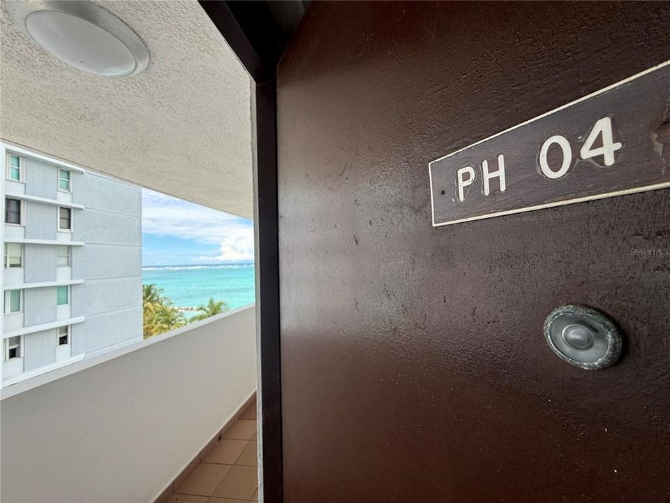 For Sale: $275,000 (1 beds, 1 baths, 409 Square Feet)