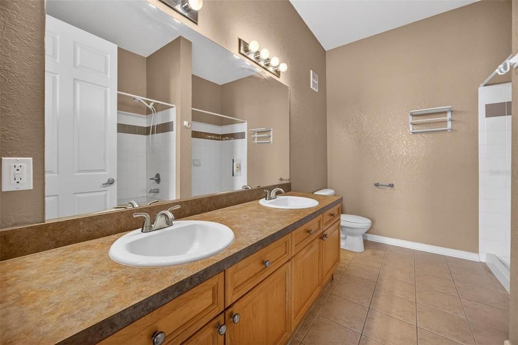 For Sale: $180,000 (2 beds, 2 baths, 1261 Square Feet)