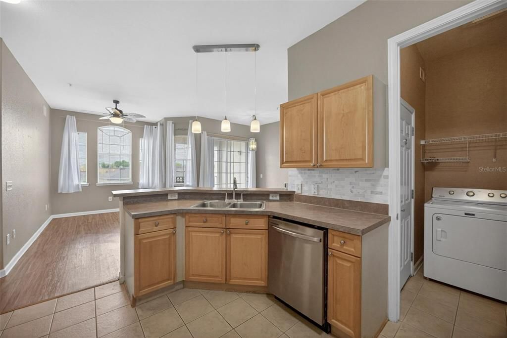 For Sale: $180,000 (2 beds, 2 baths, 1261 Square Feet)