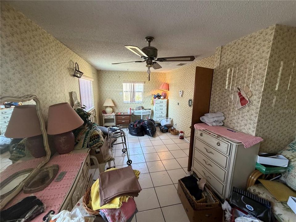 Active With Contract: $259,900 (3 beds, 1 baths, 1128 Square Feet)