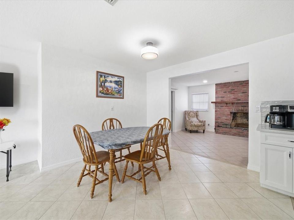 En Venta: $475,000 (2 camas, 2 baños, 1330 Pies cuadrados)