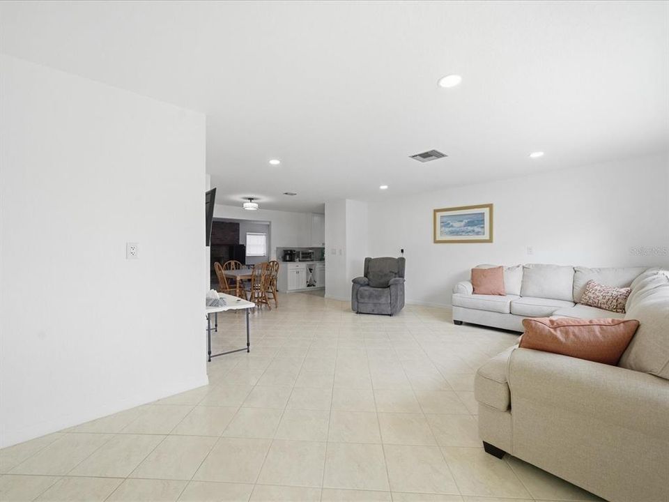 En Venta: $475,000 (2 camas, 2 baños, 1330 Pies cuadrados)