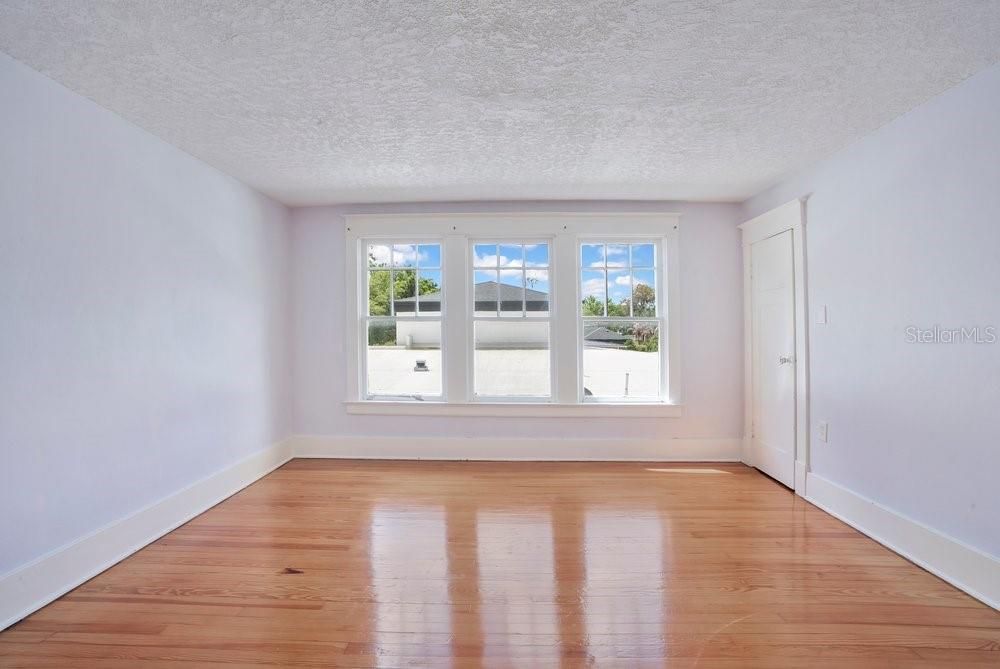 Activo con contrato: $1,495,000 (4 camas, 2 baños, 2163 Pies cuadrados)