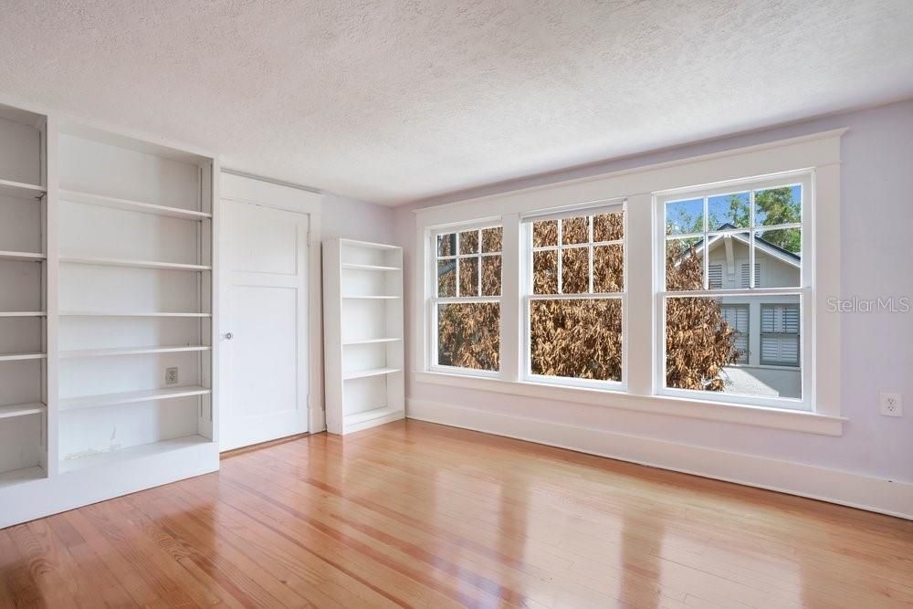 Activo con contrato: $1,495,000 (4 camas, 2 baños, 2163 Pies cuadrados)