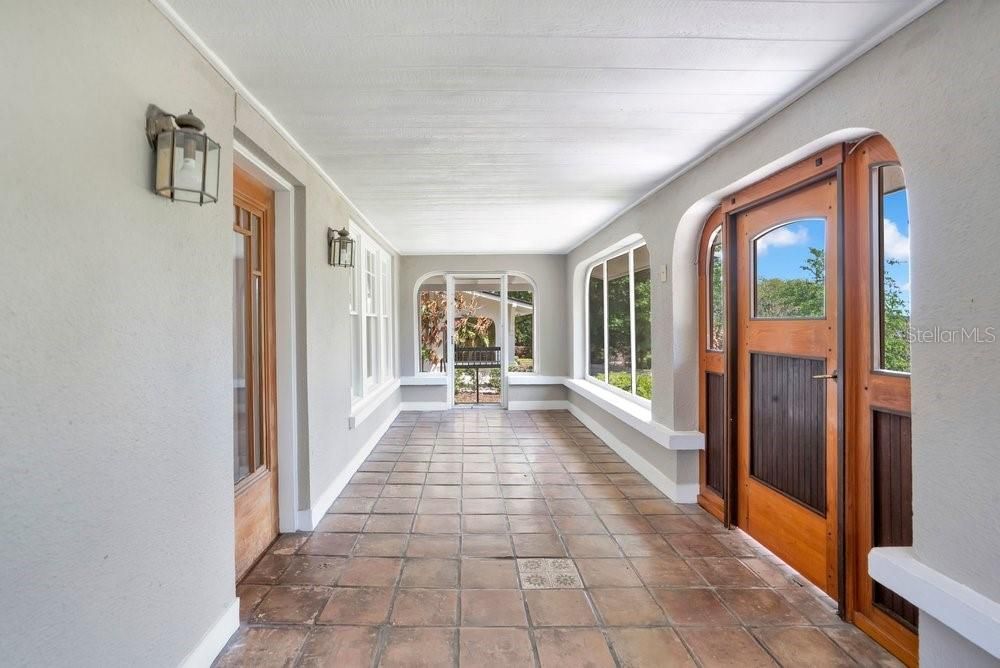 Activo con contrato: $1,495,000 (4 camas, 2 baños, 2163 Pies cuadrados)