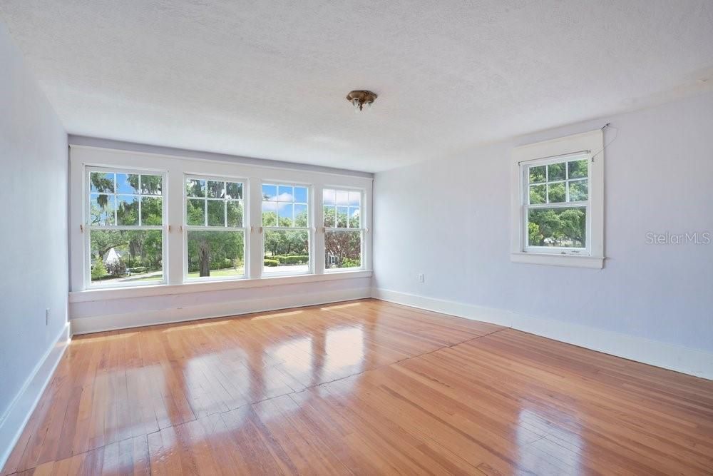 Activo con contrato: $1,495,000 (4 camas, 2 baños, 2163 Pies cuadrados)