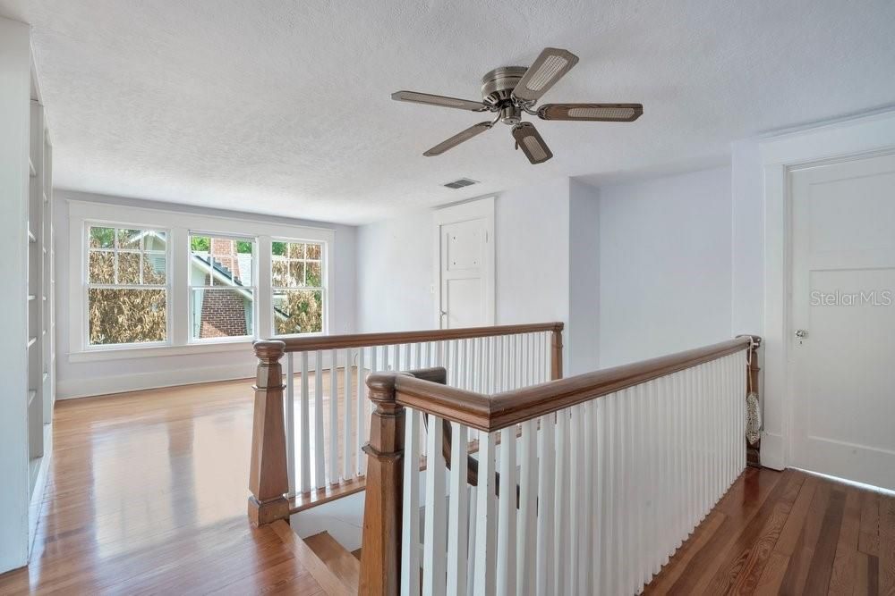 Activo con contrato: $1,495,000 (4 camas, 2 baños, 2163 Pies cuadrados)