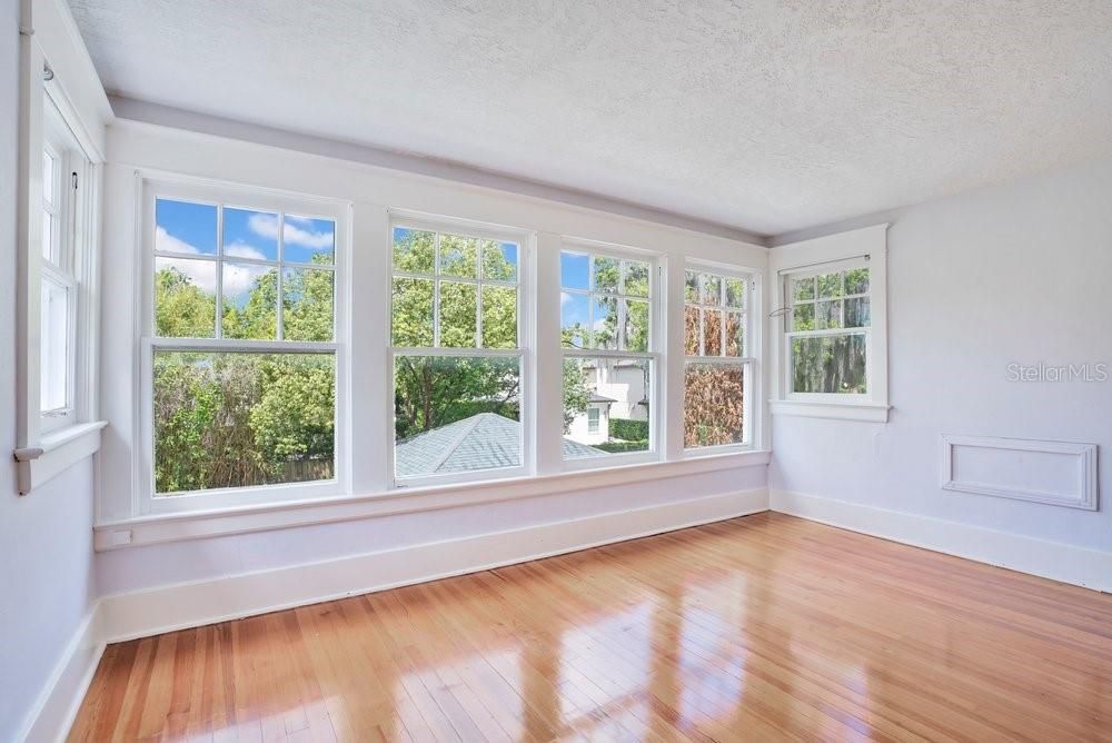 Activo con contrato: $1,495,000 (4 camas, 2 baños, 2163 Pies cuadrados)