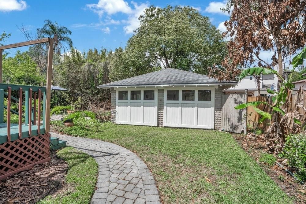 Activo con contrato: $1,495,000 (4 camas, 2 baños, 2163 Pies cuadrados)