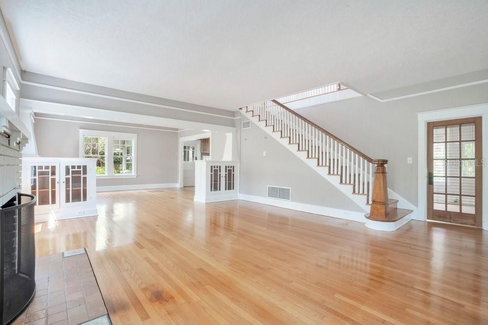 Activo con contrato: $1,495,000 (4 camas, 2 baños, 2163 Pies cuadrados)