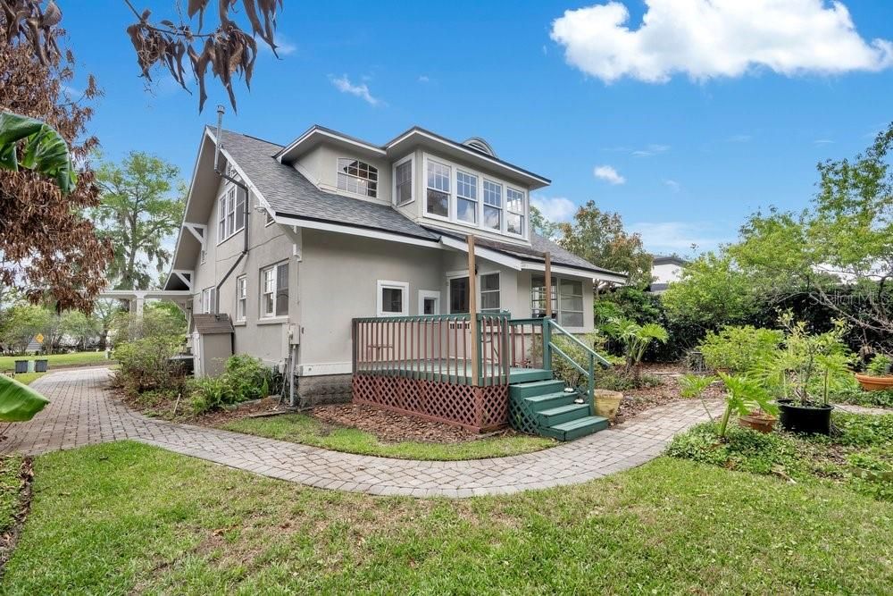 Activo con contrato: $1,495,000 (4 camas, 2 baños, 2163 Pies cuadrados)