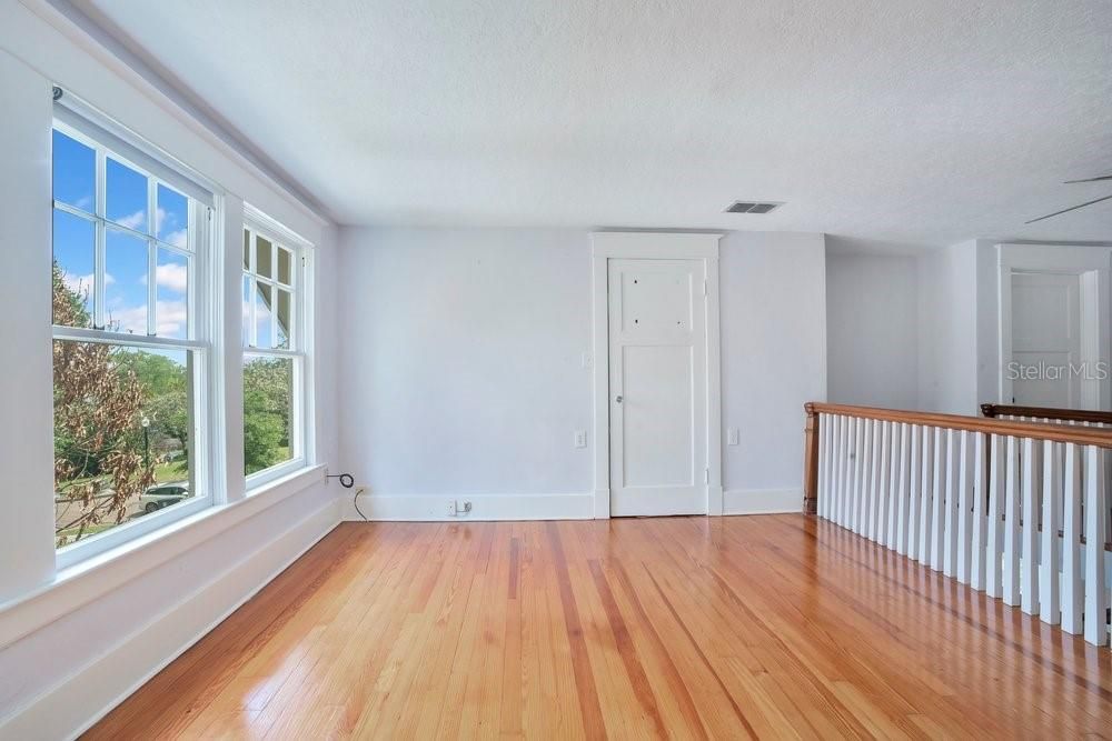 Activo con contrato: $1,495,000 (4 camas, 2 baños, 2163 Pies cuadrados)
