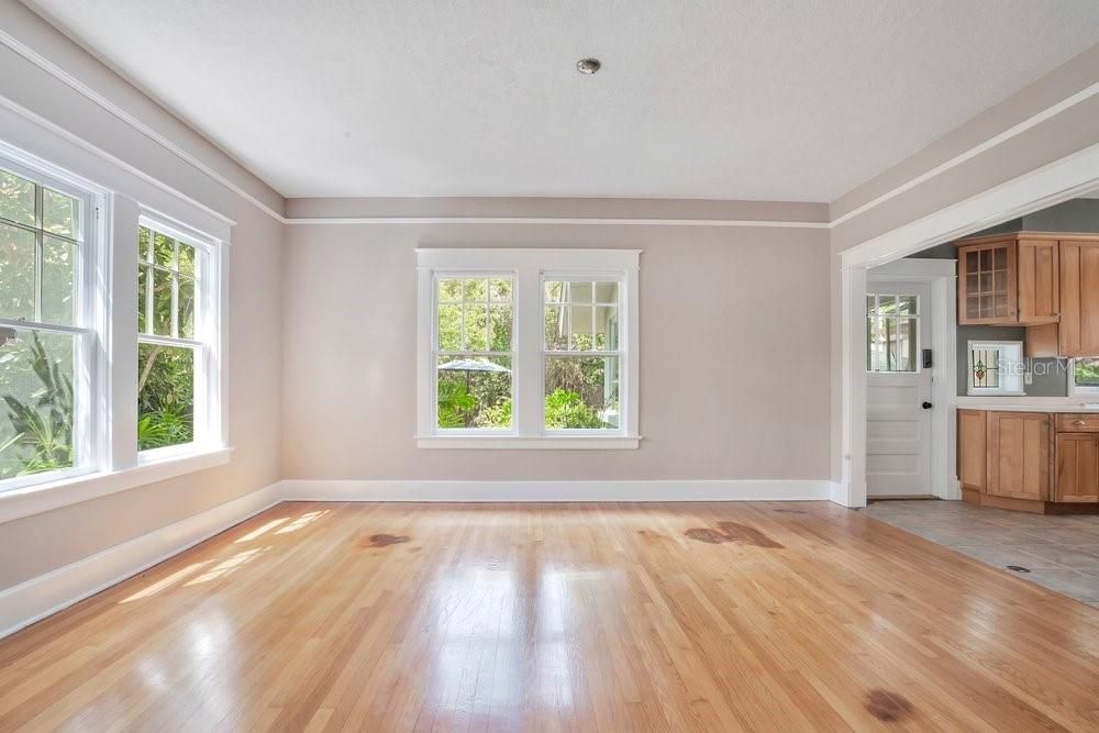Activo con contrato: $1,495,000 (4 camas, 2 baños, 2163 Pies cuadrados)