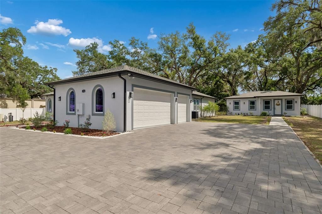 For Sale: $1,222,000 (6 beds, 5 baths, 4093 Square Feet)