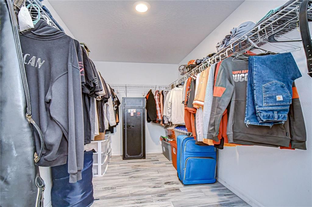 Activo con contrato: $300,000 (4 camas, 2 baños, 1829 Pies cuadrados)